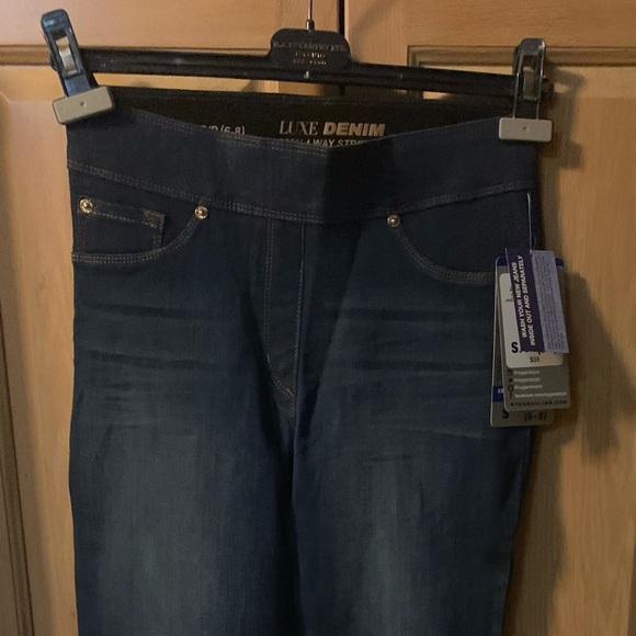Nygard skinny jeans, size Small (6-8) - Picture 2 of 5